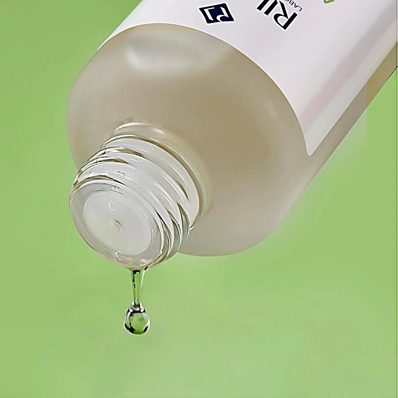 rilastil-acnestil-micropeeling-100ml-serum pouring down