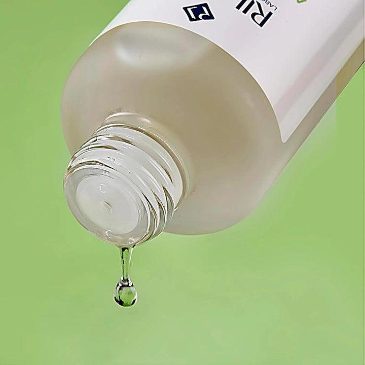 rilastil-acnestil-micropeeling-100ml-serum pouring down